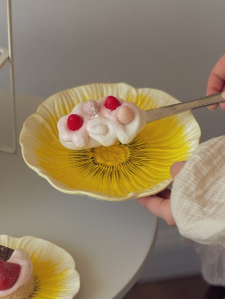 صحن سفرة بورسلان شكل وردة لون أصفر ثيم ربيعي